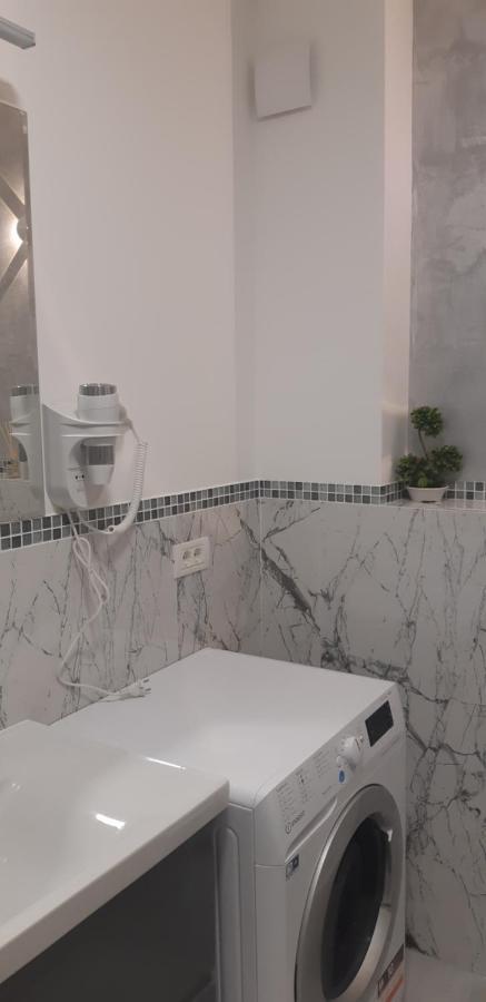 Aqua West Apartment Free Parking- Self Check-In Орадя Экстерьер фото