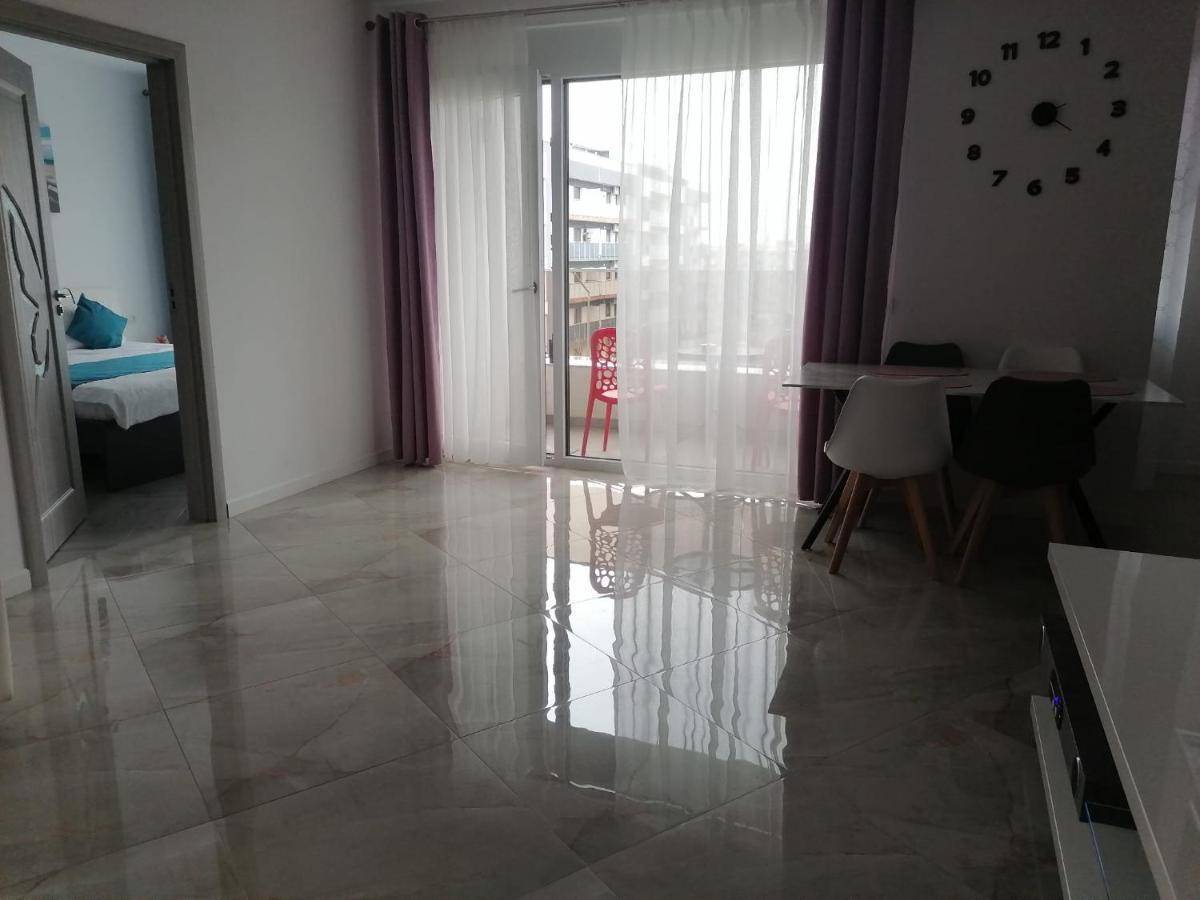 Aqua West Apartment Free Parking- Self Check-In Орадя Экстерьер фото