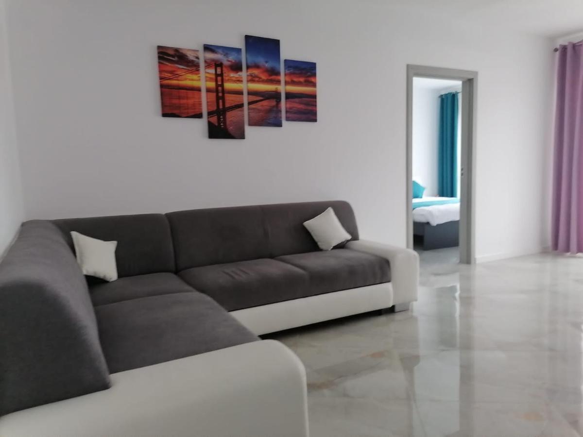 Aqua West Apartment Free Parking- Self Check-In Орадя Экстерьер фото